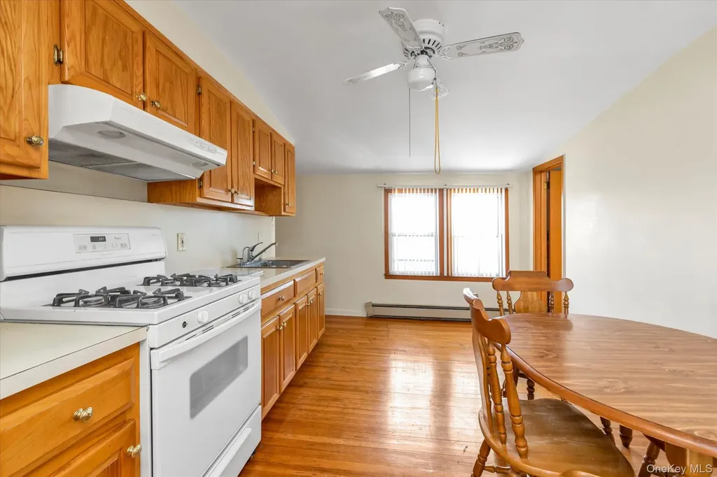 1118 W Broadway Hewlett NY 11557