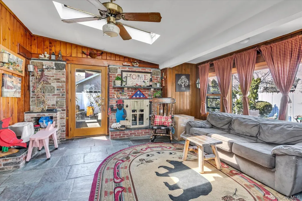 1118 W Broadway Hewlett NY 11557