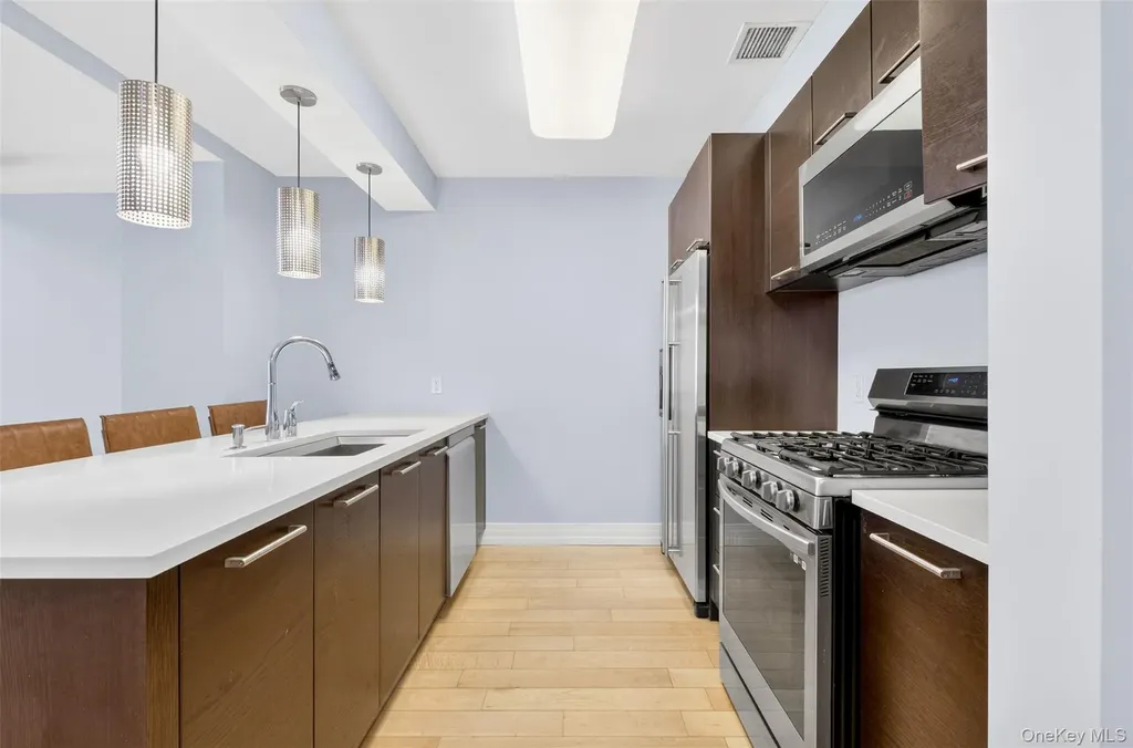6405 Yellowstone Boulevard Forest Hills NY 11375