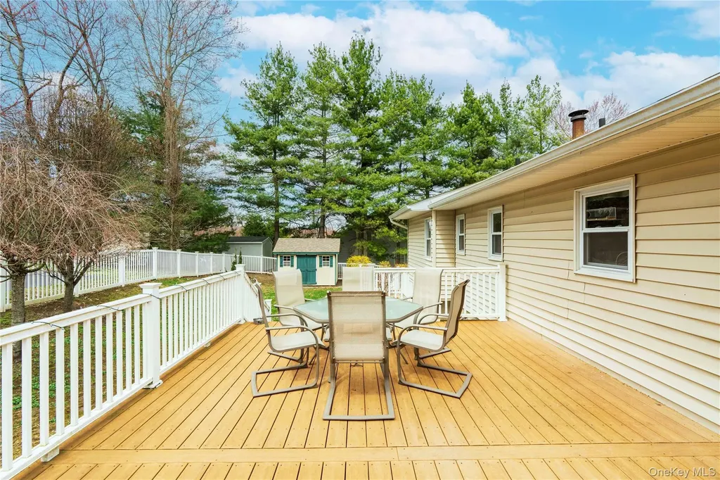 4 Tanglewood Lane Poughkeepsie NY 12603
