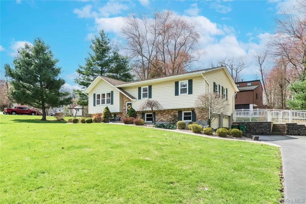 4 Tanglewood Lane Poughkeepsie NY 12603