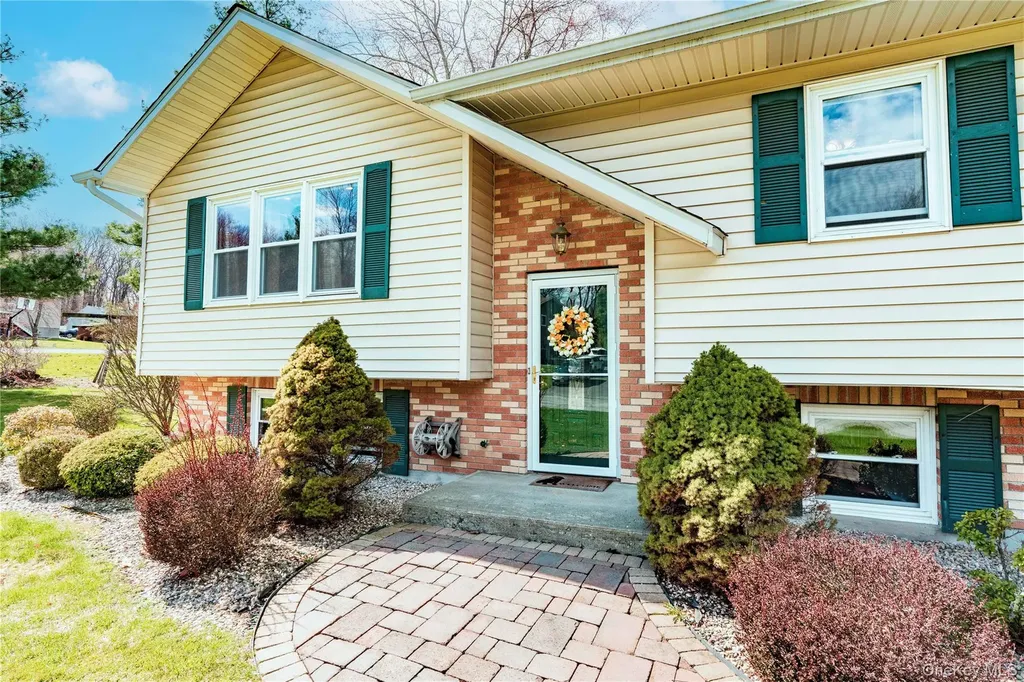 4 Tanglewood Lane Poughkeepsie NY 12603