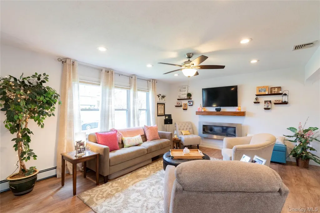 4 Tanglewood Lane Poughkeepsie NY 12603
