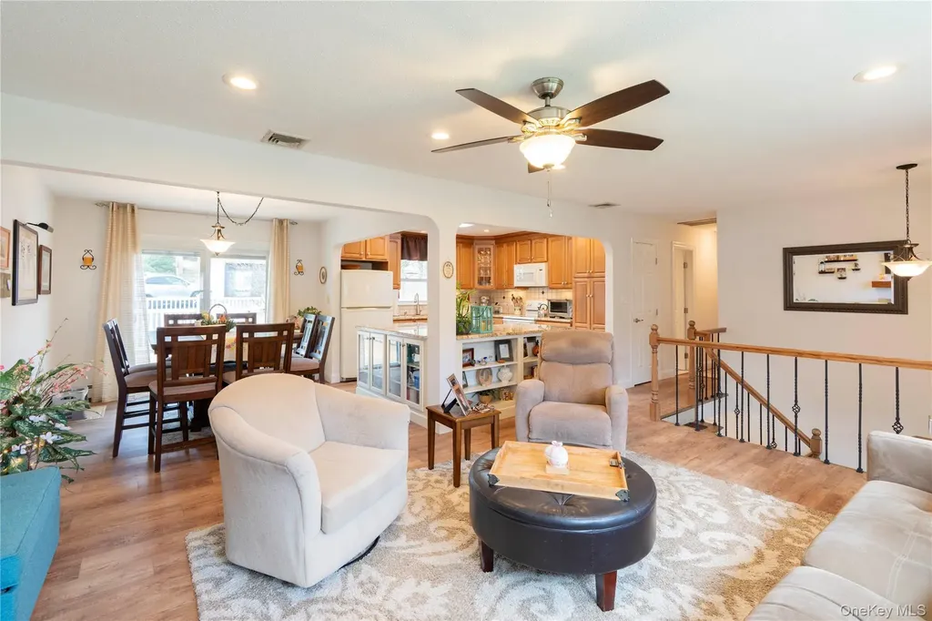 4 Tanglewood Lane Poughkeepsie NY 12603