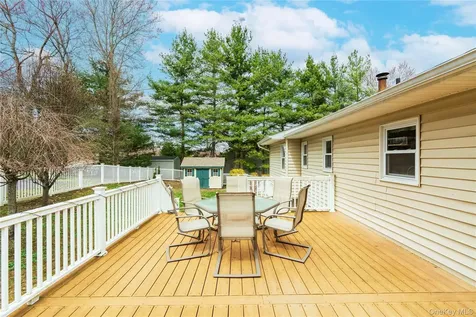 4 Tanglewood Lane Poughkeepsie NY 12603
