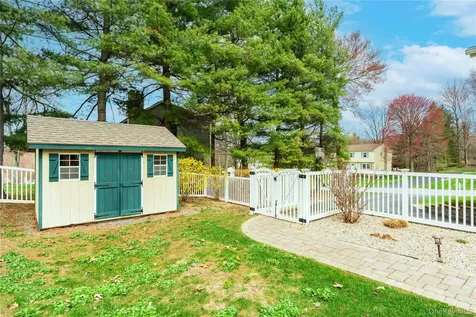 4 Tanglewood Lane Poughkeepsie NY 12603