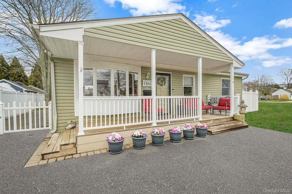 11 Nehring Avenue Babylon NY 11702