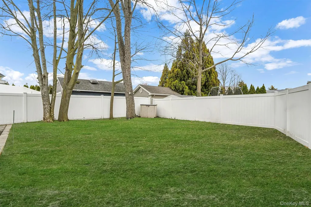 11 Nehring Avenue Babylon NY 11702