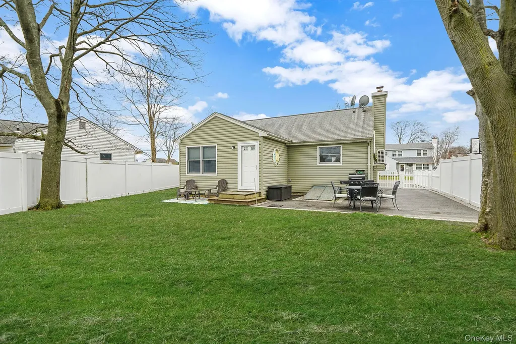 11 Nehring Avenue Babylon NY 11702