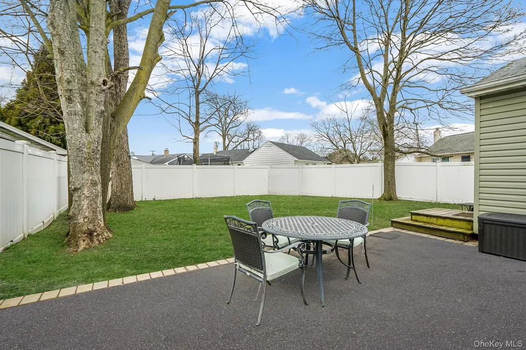 11 Nehring Avenue Babylon NY 11702