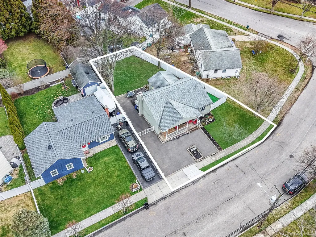 11 Nehring Avenue Babylon NY 11702