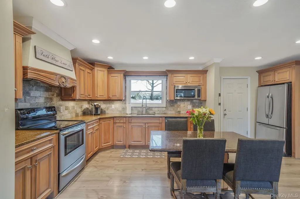 11 Nehring Avenue Babylon NY 11702