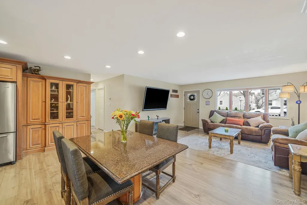 11 Nehring Avenue Babylon NY 11702