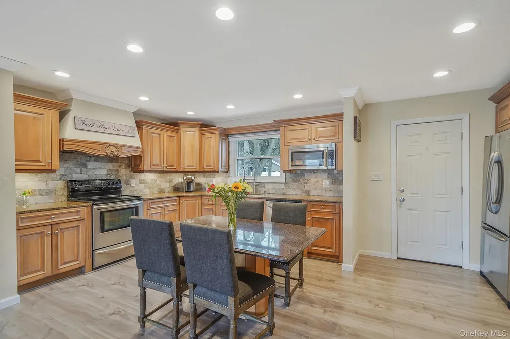 11 Nehring Avenue Babylon NY 11702