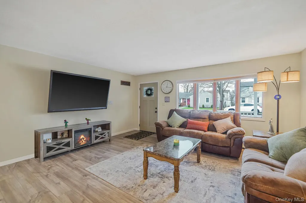 11 Nehring Avenue Babylon NY 11702