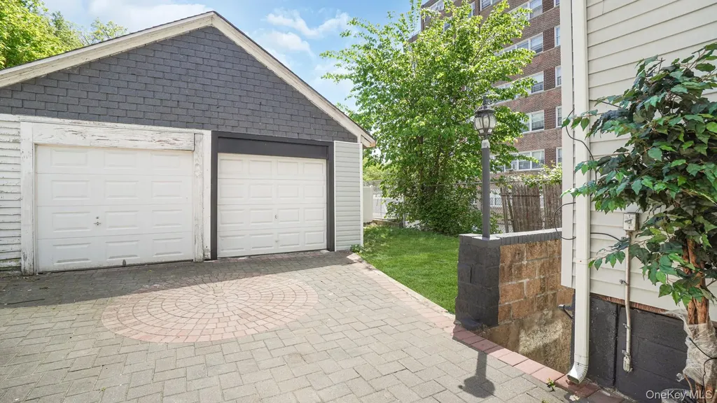320 E 235th Street Bronx NY 10470