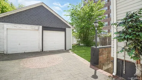 320 E 235th Street Bronx NY 10470