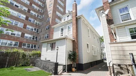 320 E 235th Street Bronx NY 10470