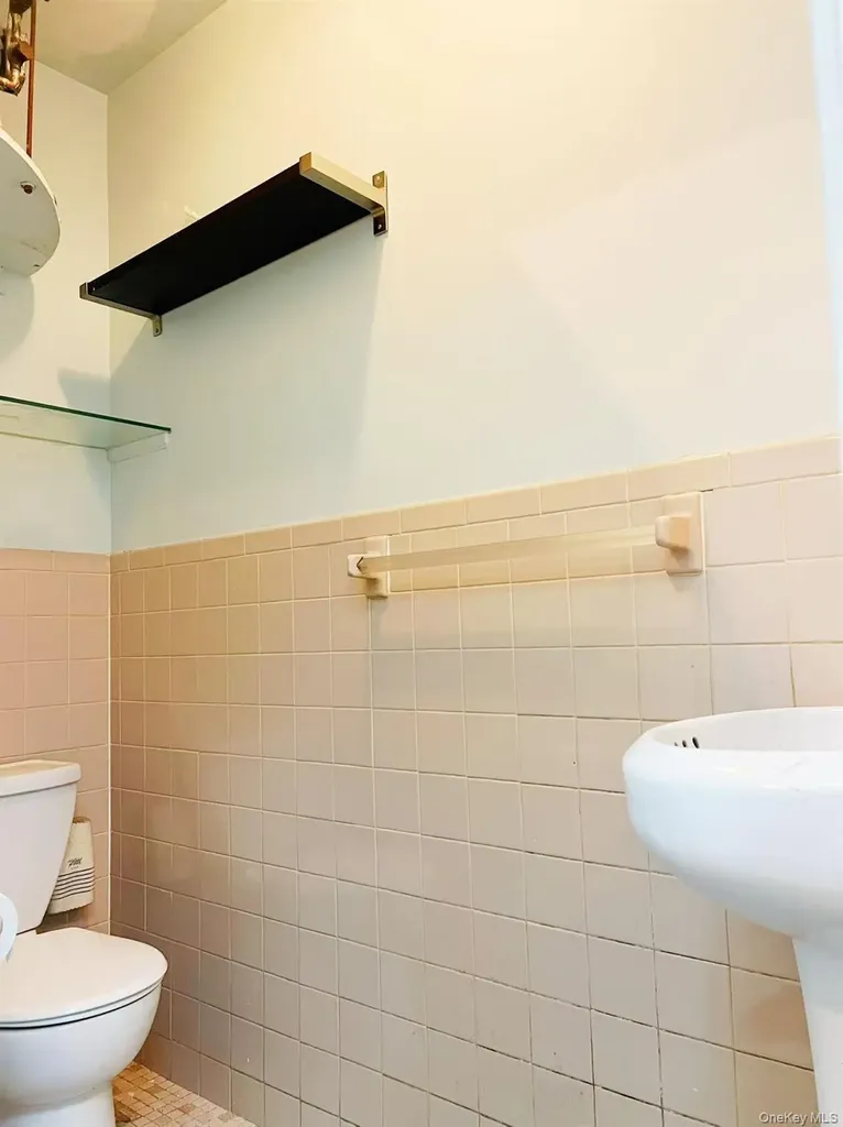 13527 40th Road Flushing NY 11354