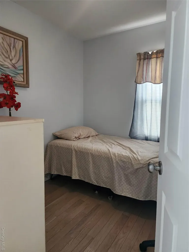 7711 64th Lane Glendale NY 11385