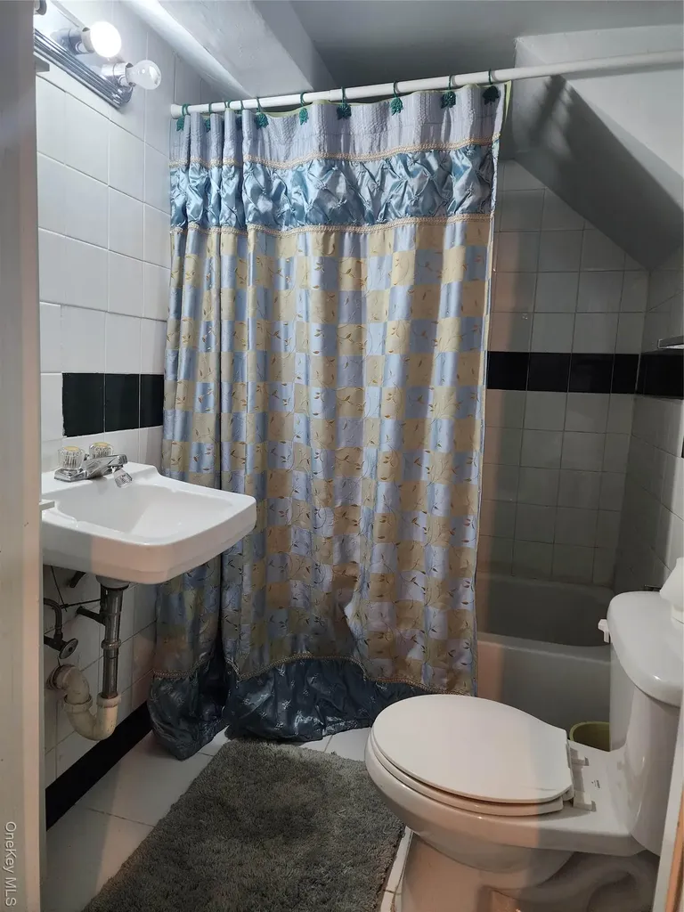 7711 64th Lane Glendale NY 11385