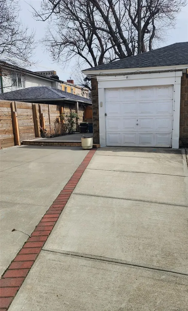 7711 64th Lane Glendale NY 11385