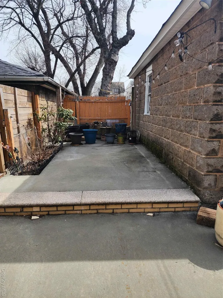 7711 64th Lane Glendale NY 11385