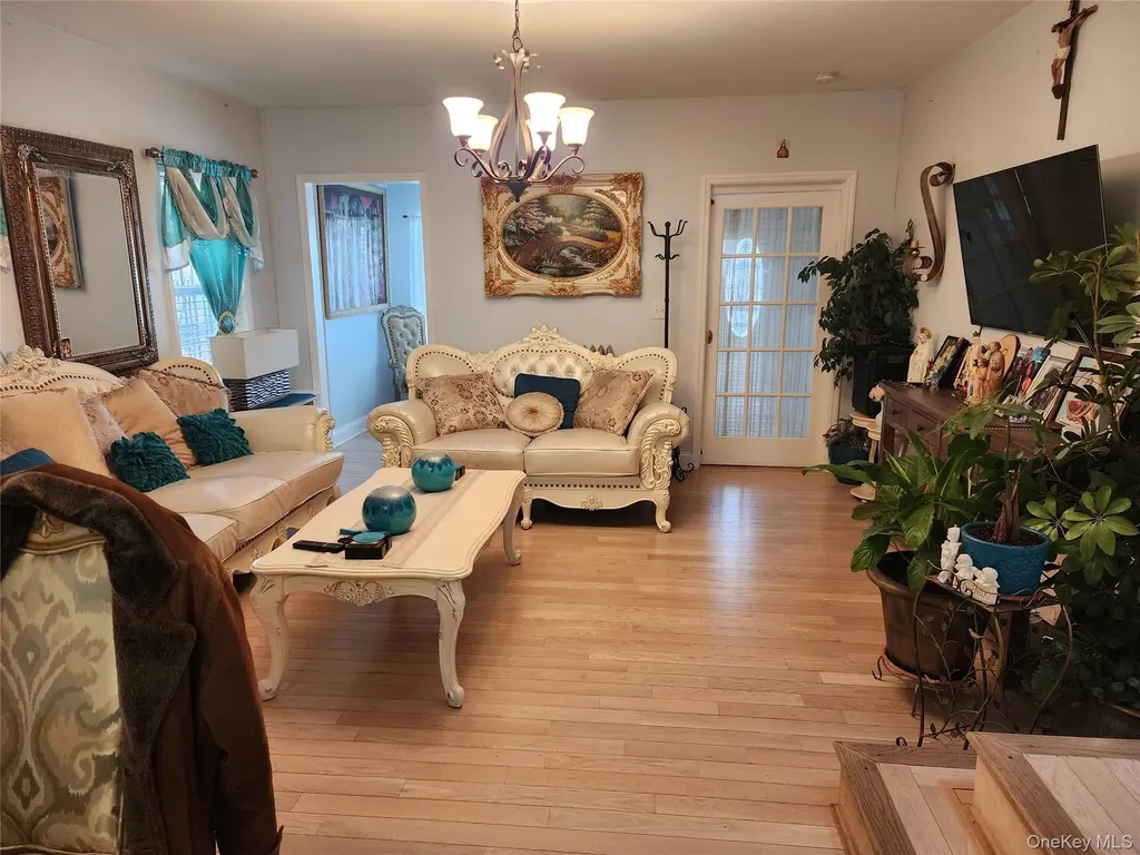 7711 64th Lane Glendale NY 11385