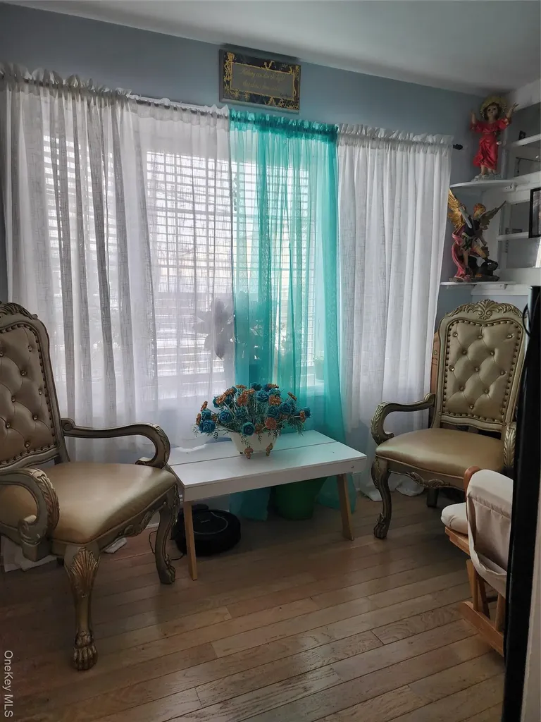 7711 64th Lane Glendale NY 11385