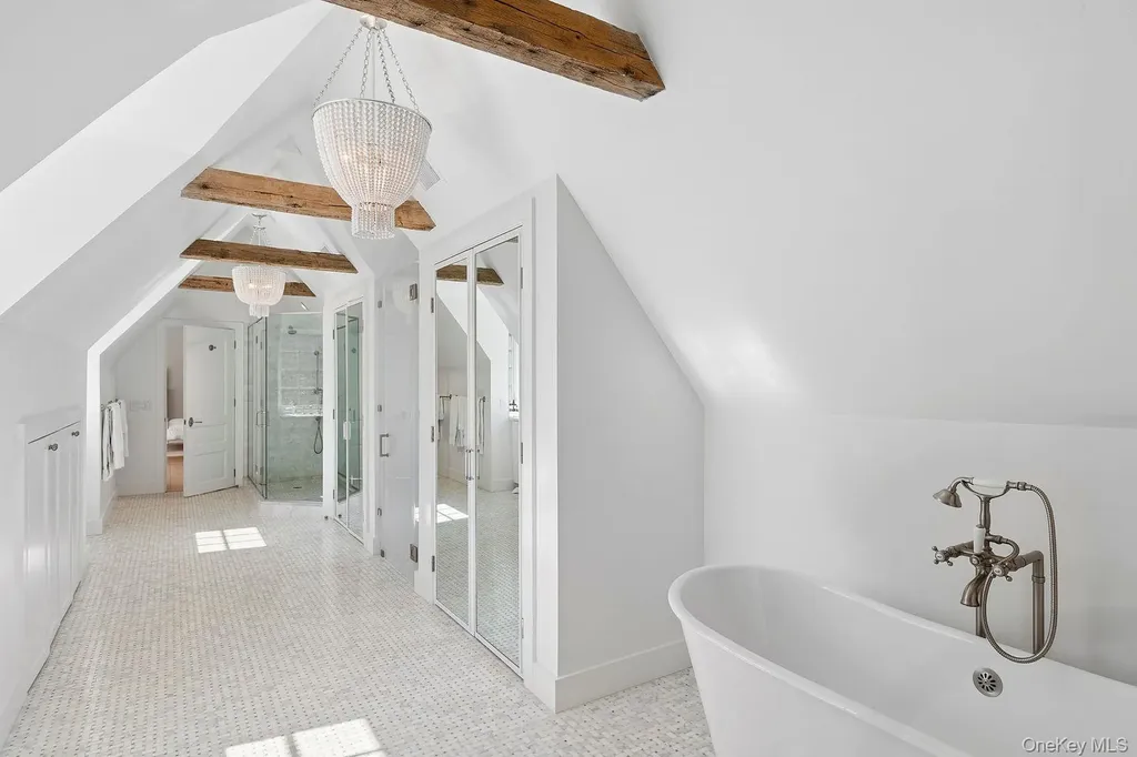123 Abrahams Path East Hampton NY 11937