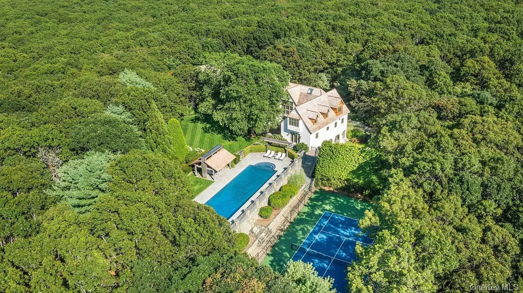 123 Abrahams Path East Hampton NY 11937