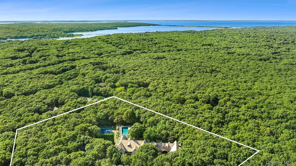 123 Abrahams Path East Hampton NY 11937