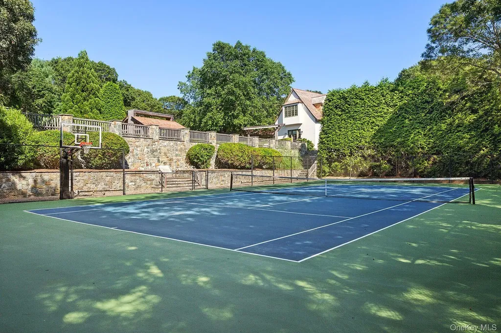 123 Abrahams Path East Hampton NY 11937