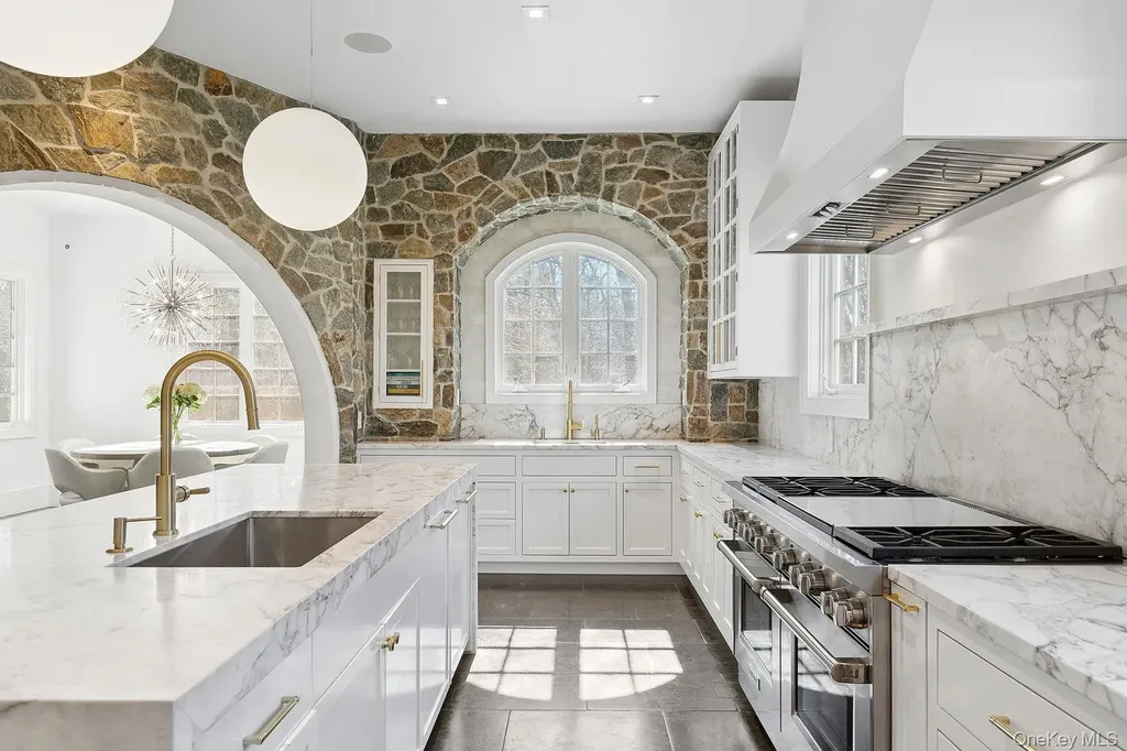 123 Abrahams Path East Hampton NY 11937