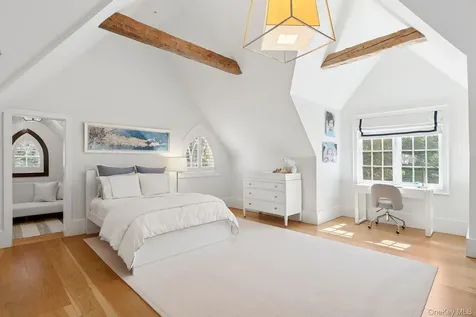 123 Abrahams Path East Hampton NY 11937