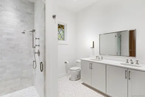 123 Abrahams Path East Hampton NY 11937