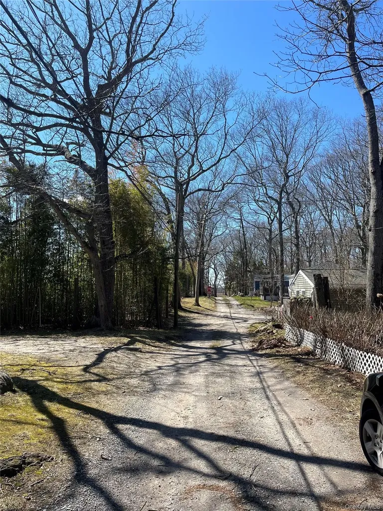 11 22nd Wading River NY 11972
