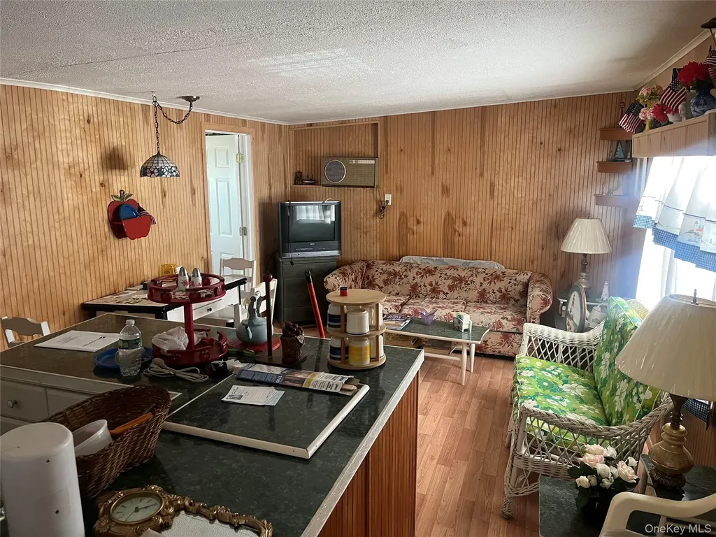 11 22nd Wading River NY 11972