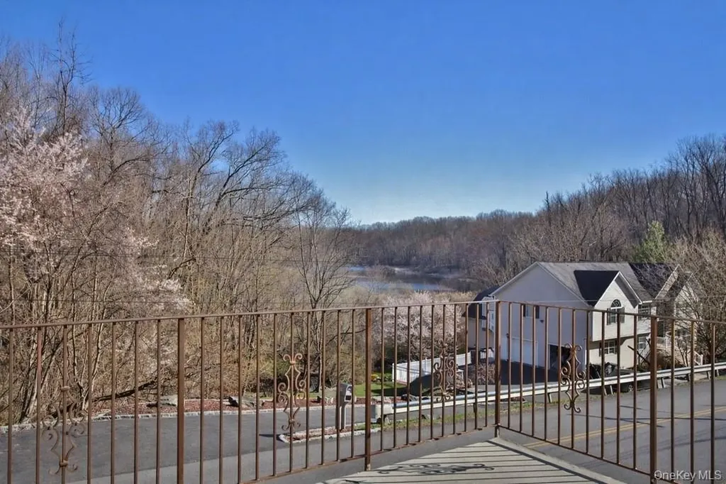 193 Buckshollow Road Mahopac NY 10541