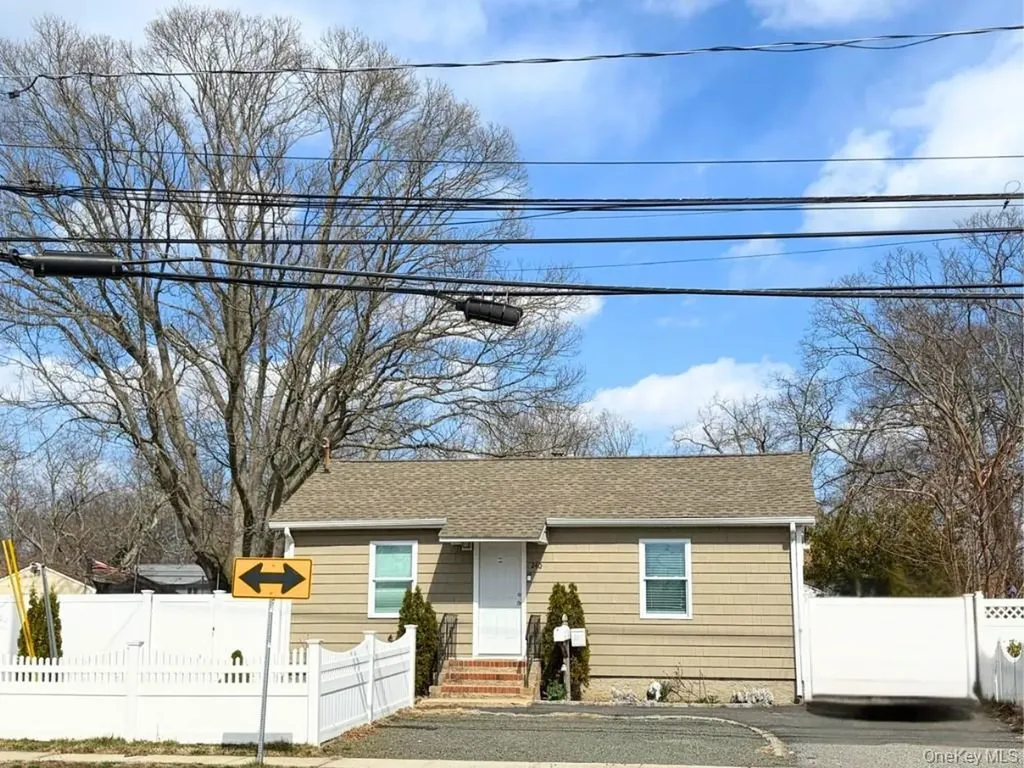 240 S Strong Avenue Lindenhurst NY 11757