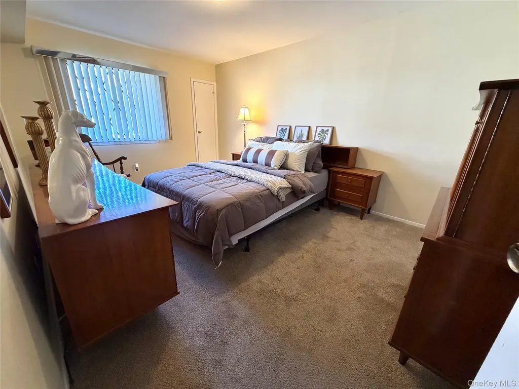 141 Cambridge Drive E Copiague NY 11726