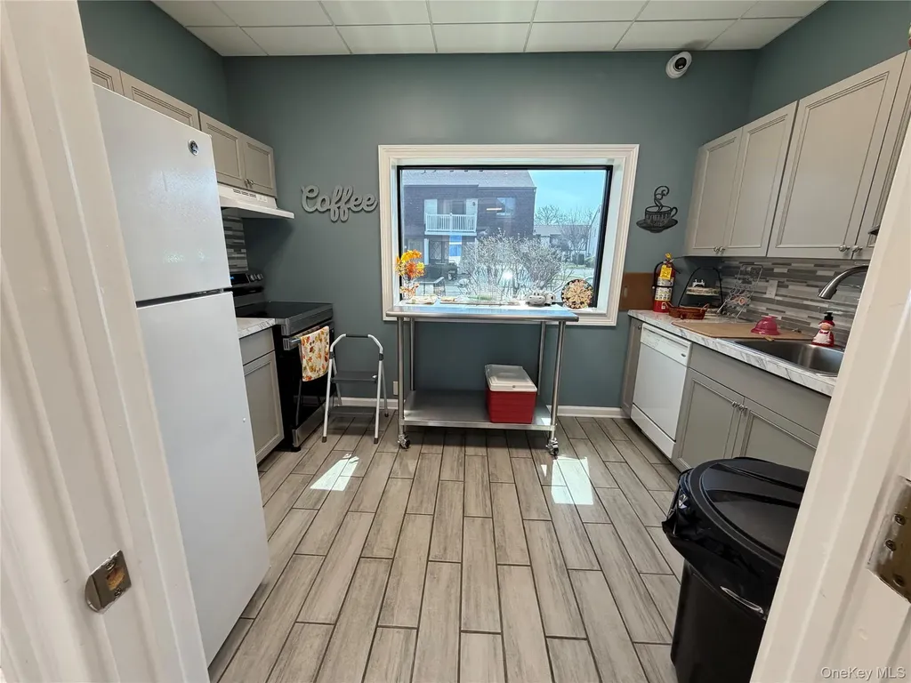 141 Cambridge Drive E Copiague NY 11726