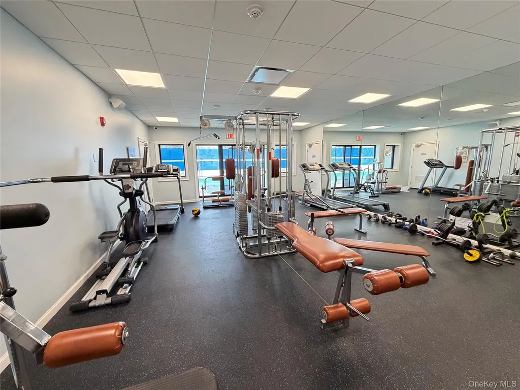 141 Cambridge Drive E Copiague NY 11726
