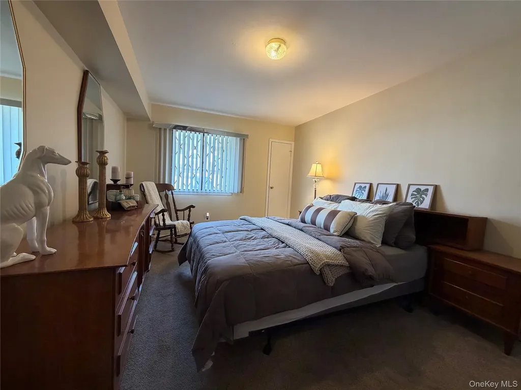141 Cambridge Drive E Copiague NY 11726