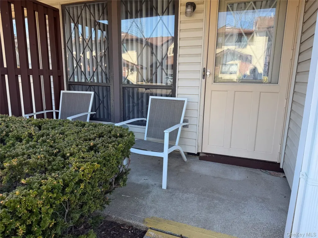 141 Cambridge Drive E Copiague NY 11726