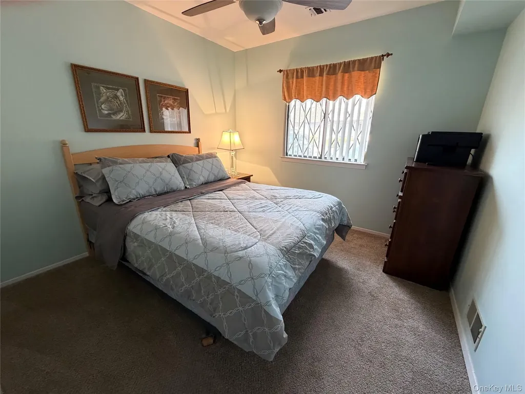 141 Cambridge Drive E Copiague NY 11726