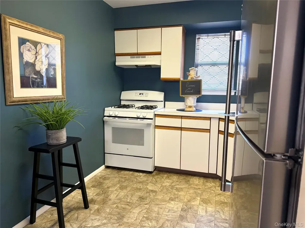141 Cambridge Drive E Copiague NY 11726