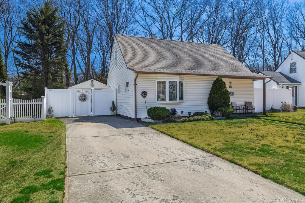 712 Nightingale Road West Hempstead NY 11552