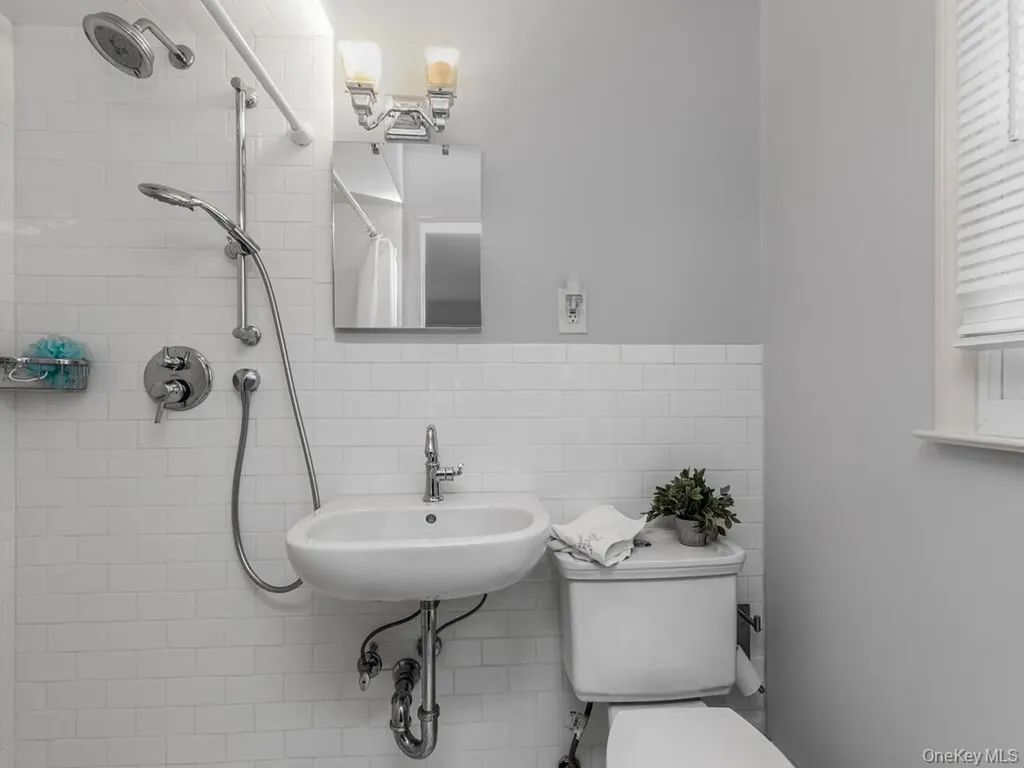 91 Edgecliff Terrace Yonkers NY 10705