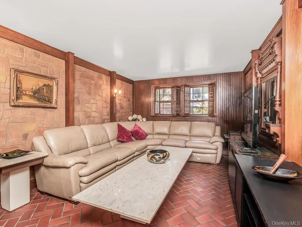 91 Edgecliff Terrace Yonkers NY 10705